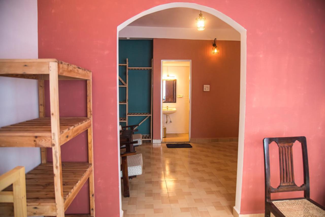 Coco Moon Hotel Morjim Exterior photo