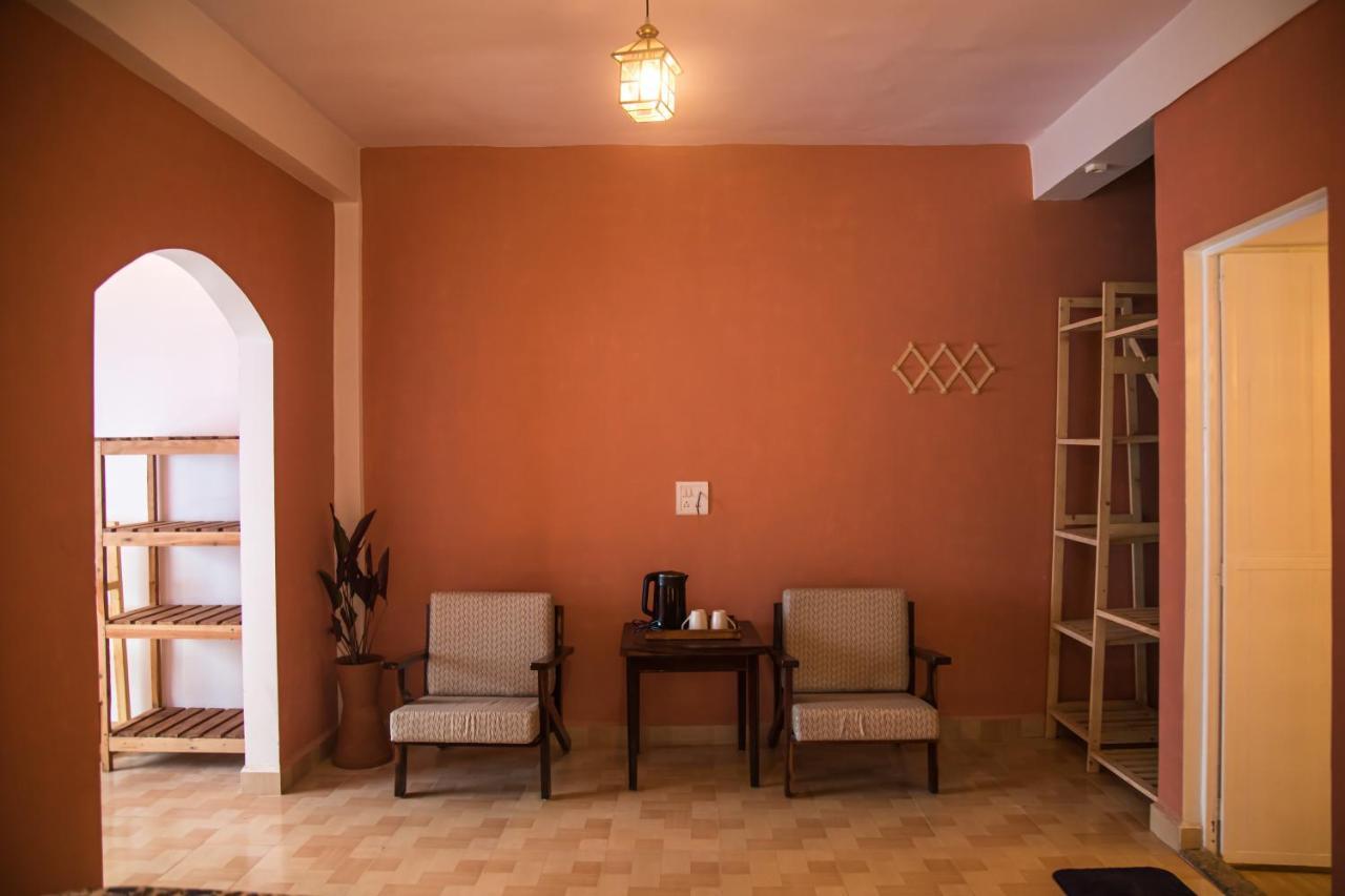 Coco Moon Hotel Morjim Exterior photo