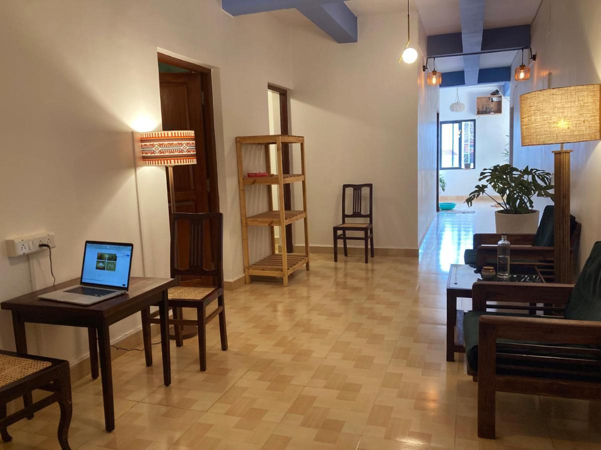 Coco Moon Hotel Morjim Exterior photo
